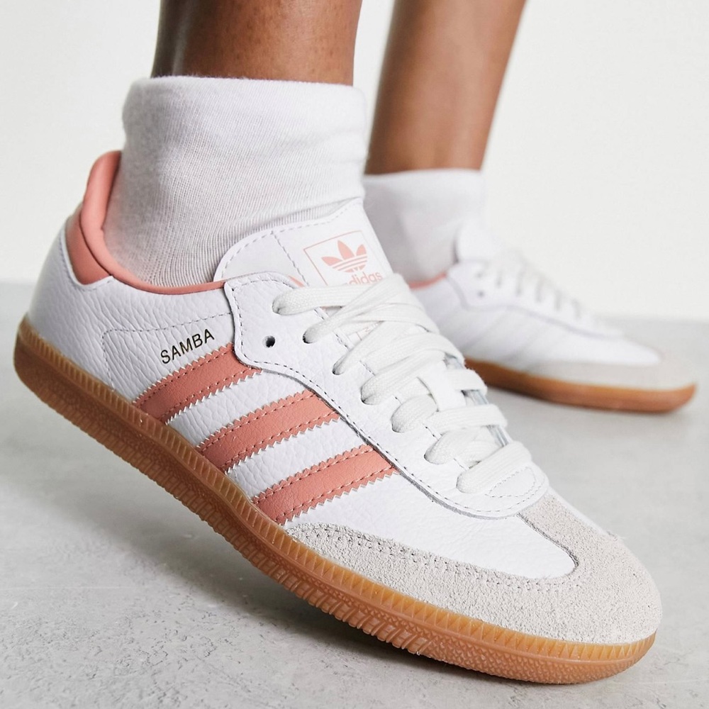 Adidas Originals Samba Sneakers in white and pink